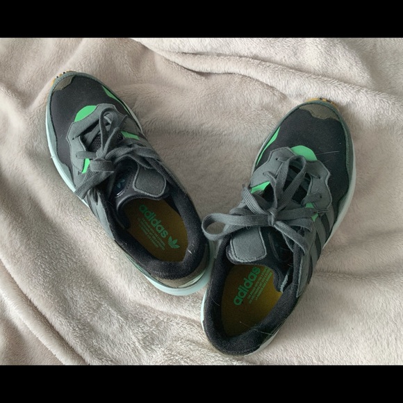 ✨SOLD✨ Adidas YUNG-96 sneakers✨ - Picture 2 of 4